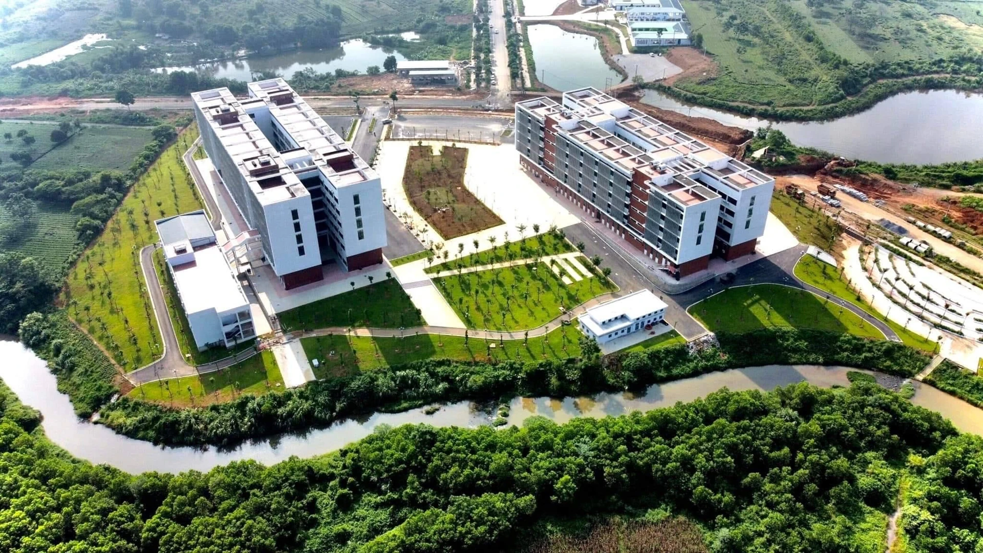 Toàn cảnh tổ hợp VNU-TIP tại Khu đô thị ĐHQGHN, Hòa Lạc nhìn từ trên cao